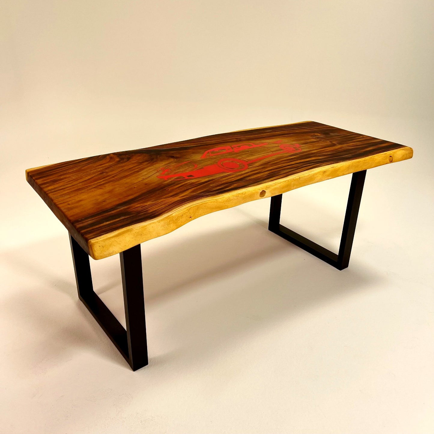 Unikat - Holztisch mit Sportauto Motiv