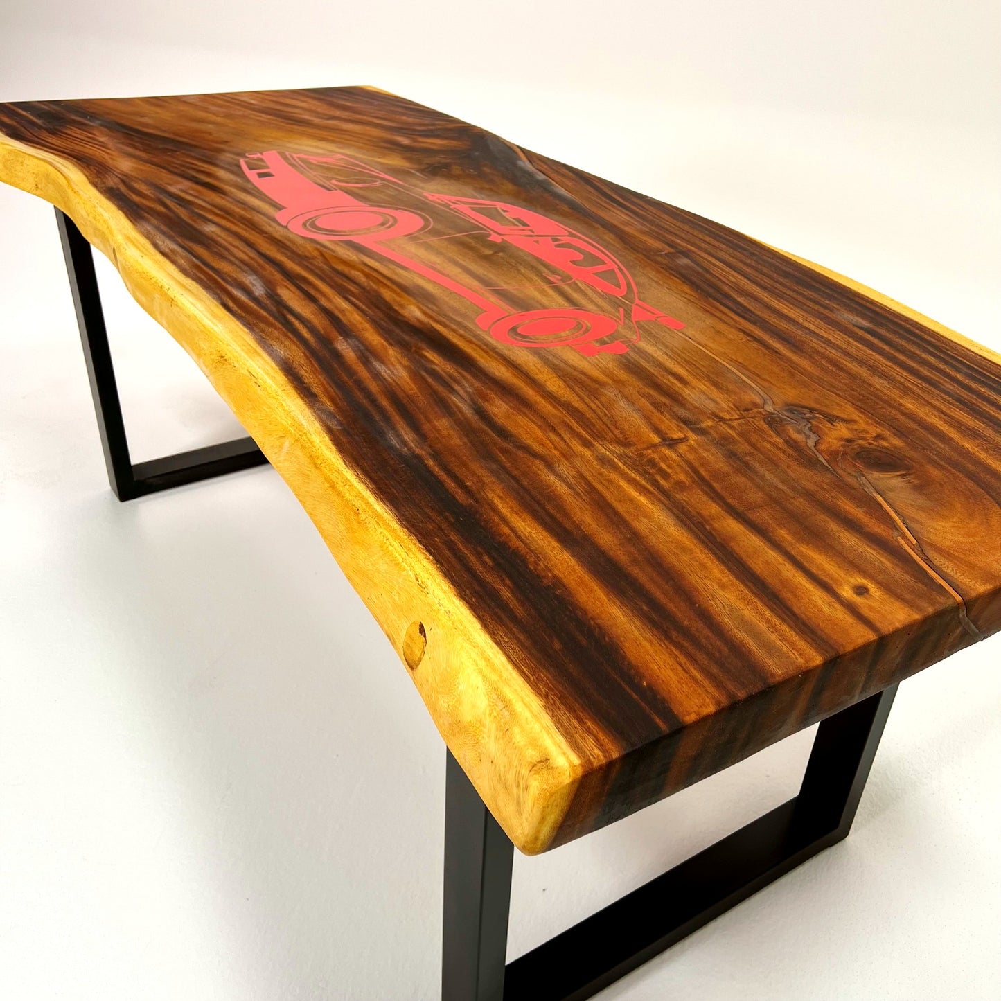 Unikat - Holztisch mit Sportauto Motiv