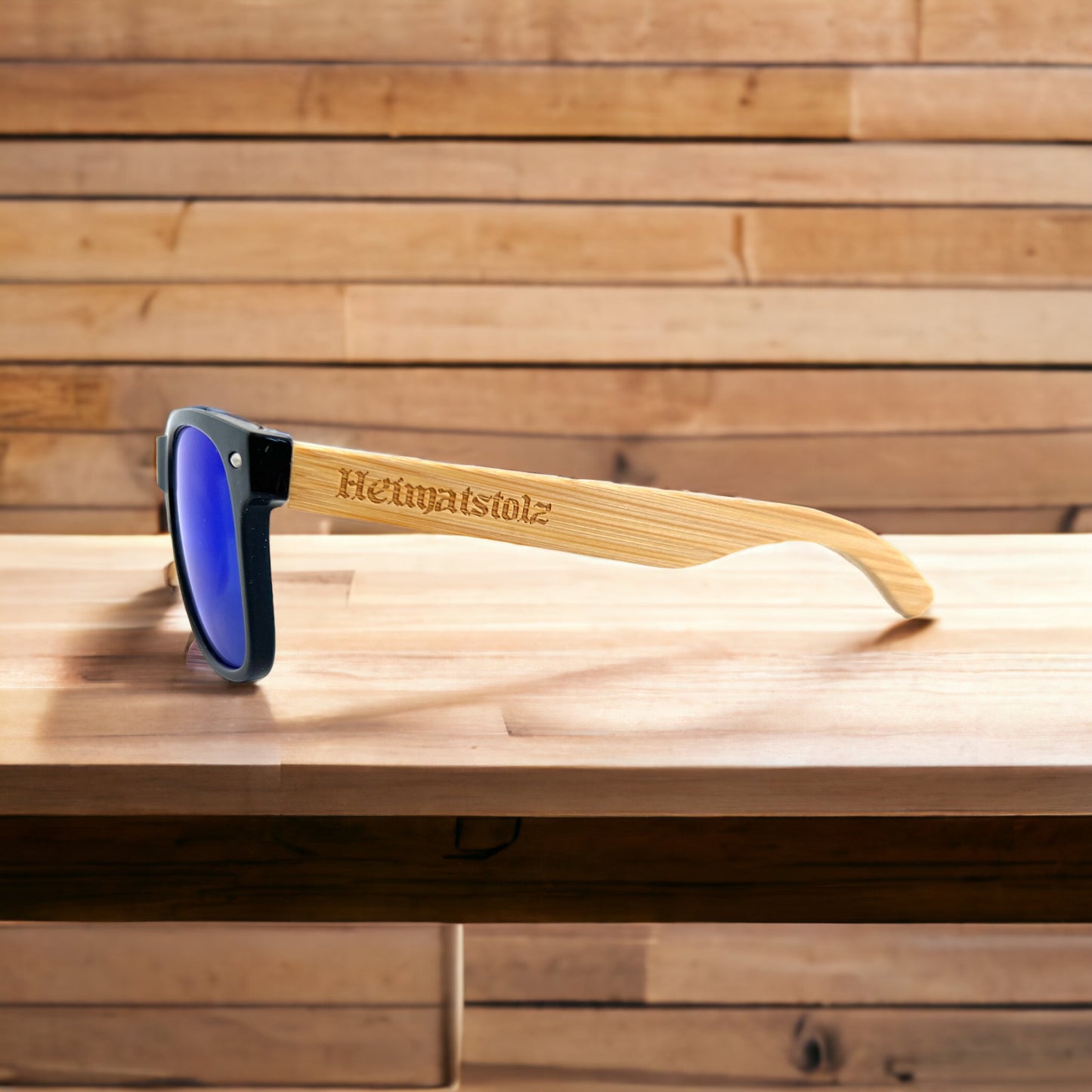 Heimatstolz - Sonnenbrille mit Lasergravur, Etui und Tüchern für die Brille