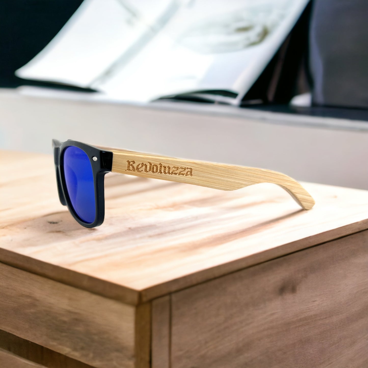 Sonnenbrille "Revoluzza" mit Etui und Tücher für die Brille