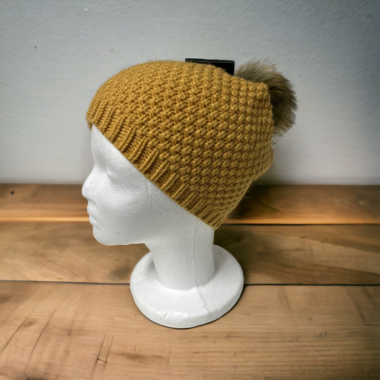 Elegante warme Strickmütze mit Bommel