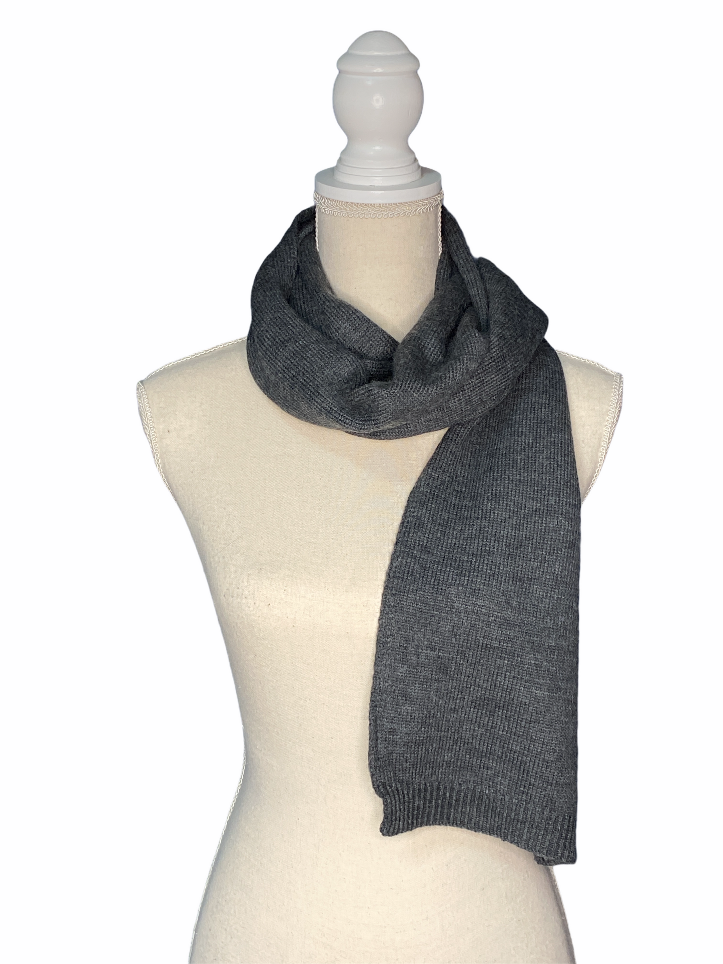 Eleganter Merino Wolle Strick Schal in Anthrazit