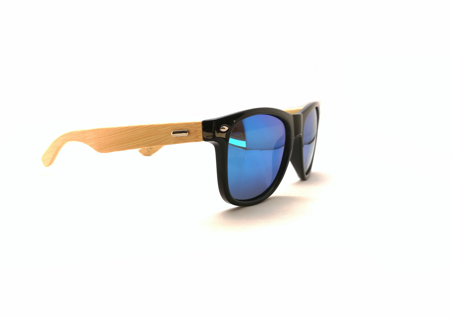 Personalisierbare Sonnenbrille mit blauen Gläsern